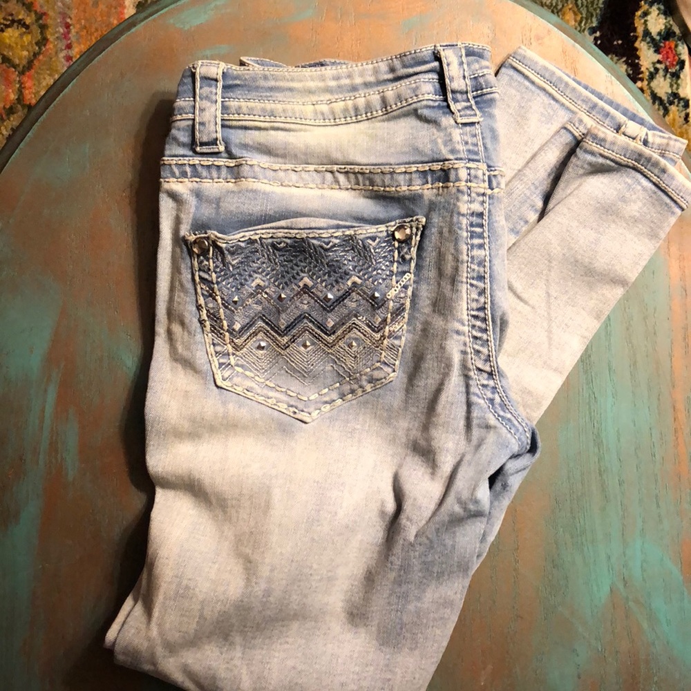 Mid Rise Skinny jeans with pretty embellishments!